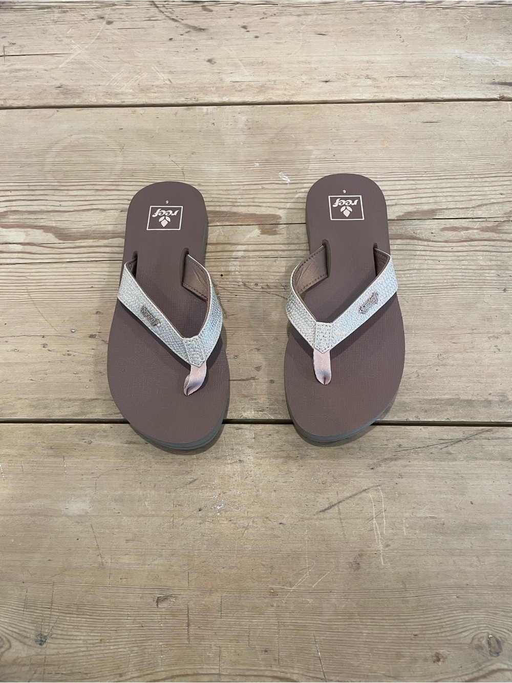 Reef Sassy Flip Flop in metallic NWOT
